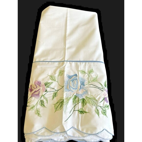 Embroidered Standard Pillowcase Set 2 Fieldcrest Fine Combed Percale New OS - Picture 1 of 11